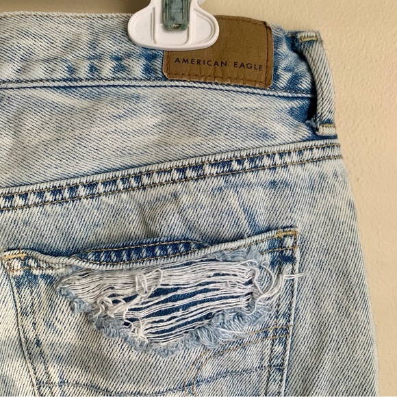 American Eagle Distressed look light wash denim Mom Short size 0 EUC - Picture 5 of 8